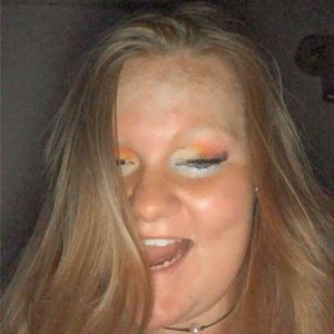 Meet your Posher, Mia